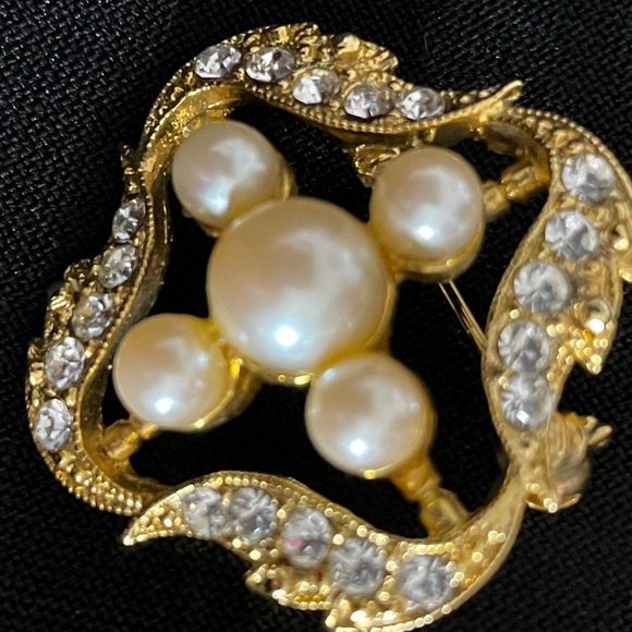 Richelieu Vintage Pearl & Rhinestone Brooch - Picture 2 of 6